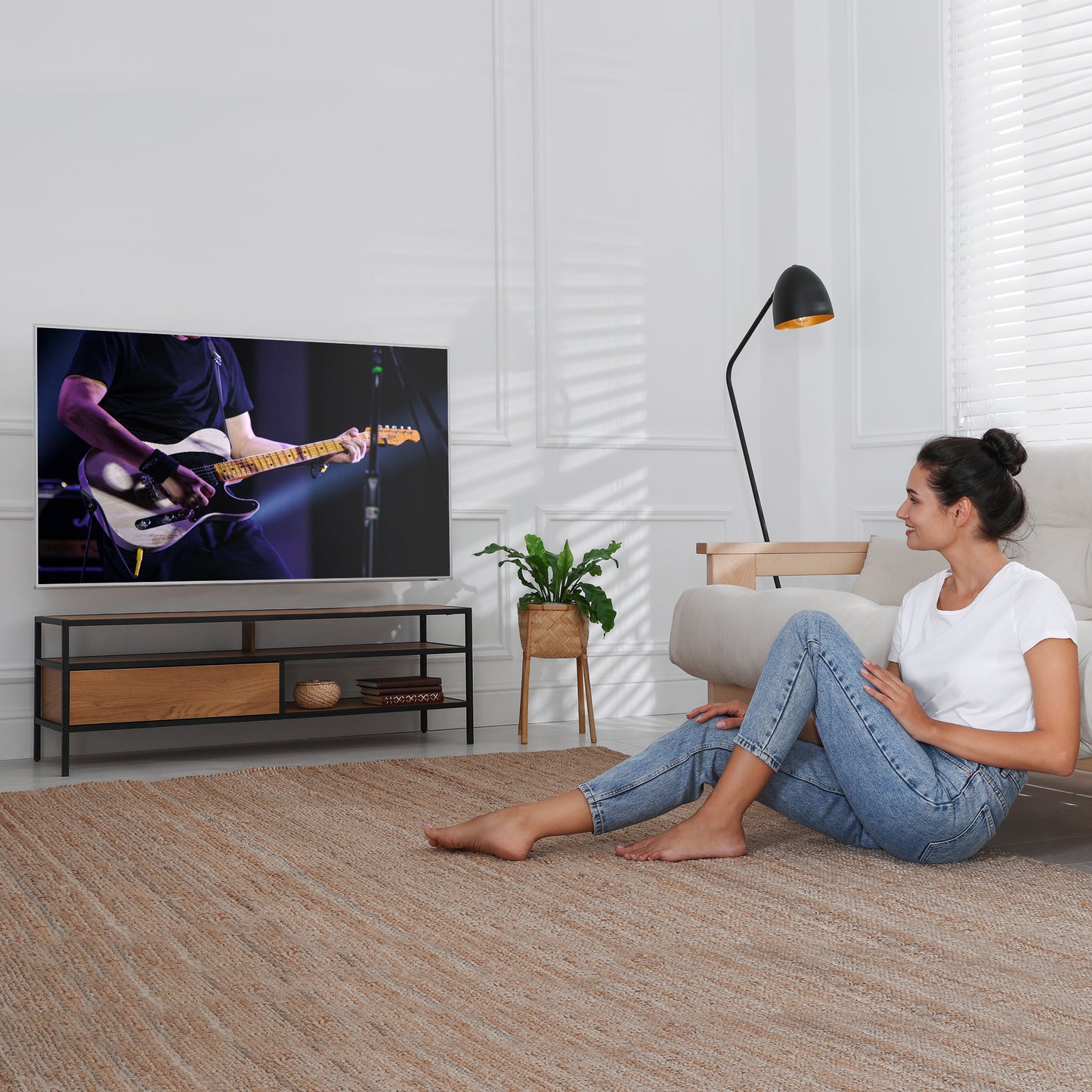 BONTEC TV Wall Bracket with Extra Long Articulated Arm for 32-70 inch up to 60 kg